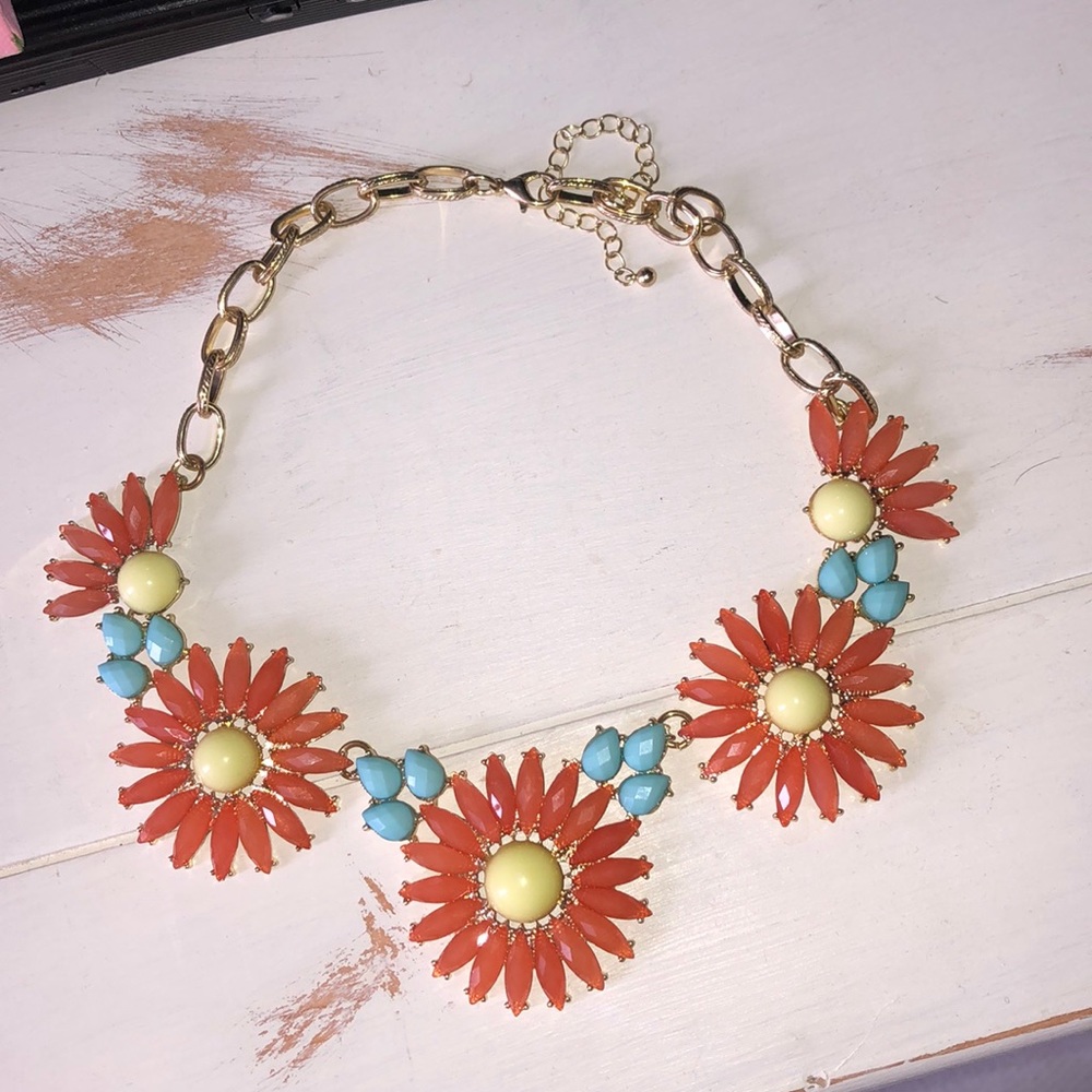 Francesca’s Chunky Flower Necklace